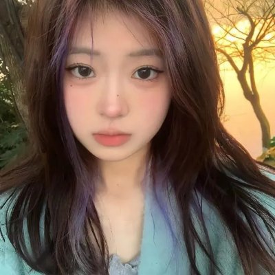 缓缓前行的老货轮